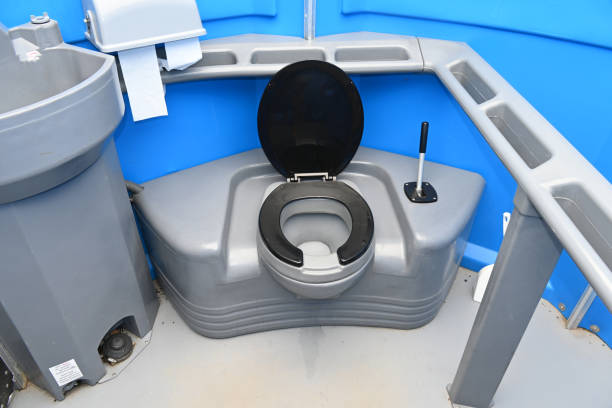 Best Porta potty rental near me  in Salina, KS